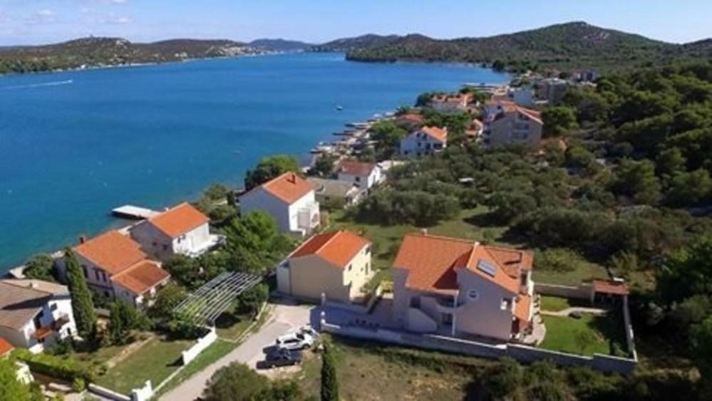 Nada * Betina (Sibenik-Knin)